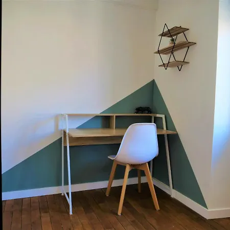 Moderne Entierement Renove Apartment
