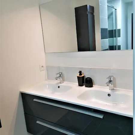 Moderne Entierement Renove *